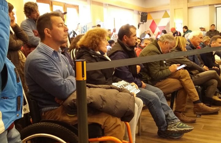 Ana Wieman con cartel