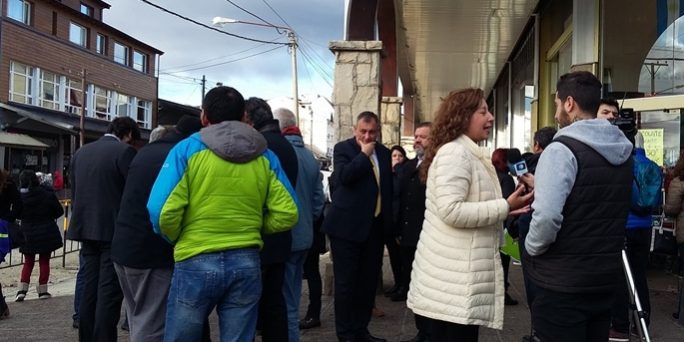 Aniversario 3 de mayo. Ministra Arabela Carreras e intendente Gustavo Gennuso antes del desfile por calle Onelli
