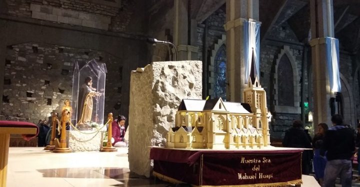 Maqueta realizada por Luis Altmann en la Iglesia Catedral Nuestra Señora del Nahuel Huapi (Archivo BS)